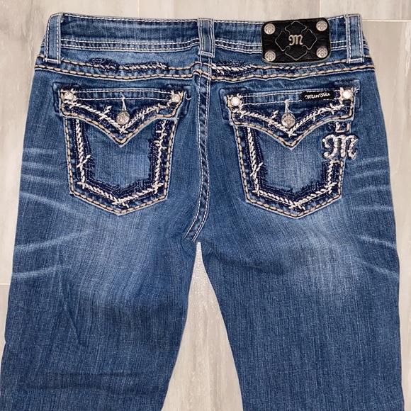 Miss Me Cropped & Manufacturer Distressed, Style: JE5835C, 29x24, EUC, $148 MSRP - Picture 8 of 12